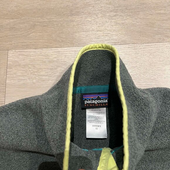 Patagonia Women's Lightweight Synchilla® Snap-T® Pullover - Picture 3 of 6